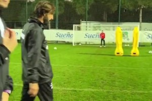 皮尔洛随随便便一脚就是S型弧线