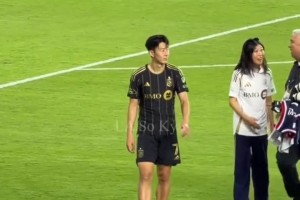 是最锋利的矛，也是最坚固的盾！9比2领先，凯恩竟还在做这种事！