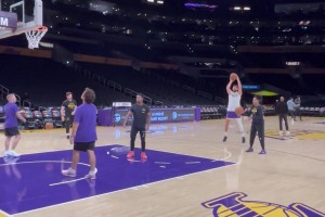 为啥赛前不和格林打招呼？康宁汉姆：我俩都认为没必要