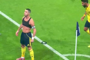 一身腱子肉！C罗这庆祝霸气十足