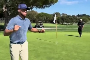 这就是顶级射手吗？？面对这么小的球洞照样拿捏——库里