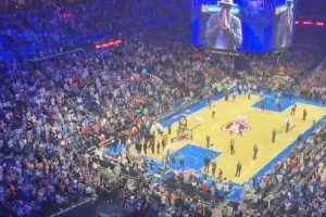 球队名宿！伊巴卡来到揭幕战助阵雷霆！