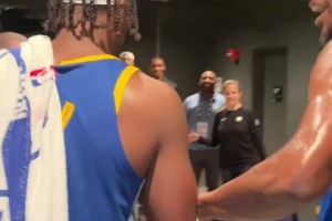 这哥俩关系是真好巴特勒&希尔德开心离场，一路有说有笑的~