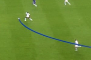 对手防线太密集怎么办？切尔西：不好意思，他的传球会拐弯！