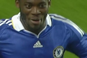 蓝军欧冠经典进球！埃辛无解凌空世界波攻破巴萨！