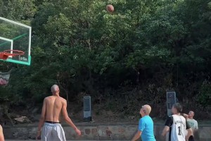 上一箱退十一瓶！朱芳雨：曾凡博被裁很遗憾，NBA竞争非常激烈！