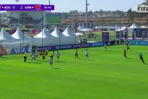 十分角！曾屹婕连场任意球破门，U17中国女足2-0厄瓜多尔