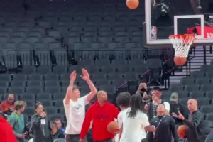 浓眉&拉塞尔赛前投篮热身训练，今天两人能拿下几分？