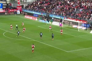 巴黎1-0轻松领先！阿什拉夫禁区垫射破门首开记录