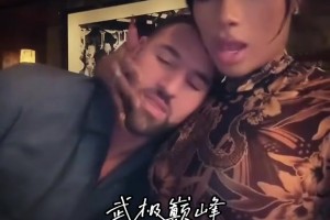 女友很威武！克莱在马冬梅身边小鸟依人