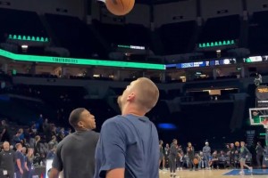 MVP！独行侠主场居然有这么多的SGA球迷，不停为他欢呼