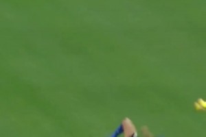 也就只有伊布才能做出的动作！这是什么神仙传球姿势？