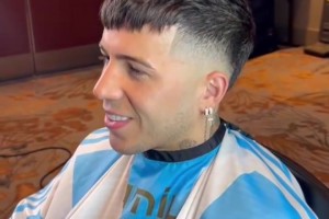 小蜘蛛：我成你监护人了？名场面：恩佐连理发都要小蜘蛛陪同！