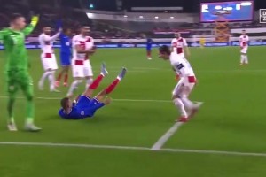 大哥大！姆巴佩当年禁区内倒地是魔笛马上放话：别想跳水！