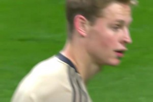 青春风暴的指挥官！德容阿贾克斯时期对阵皇马个人集锦！