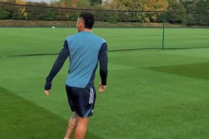 那个男人回来了！热苏斯重返训练场