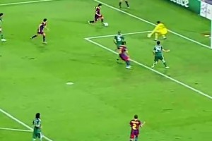 太可惜了！这球若踢进，将又是一历史名画！