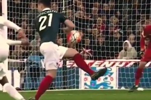 巅峰C罗诡异S型弧线！这球，世界上可能没有人能扑出去！