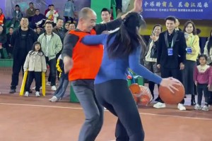 直击热刺训练备战对阵红魔！大伙有说有笑看起来很轻松呀~