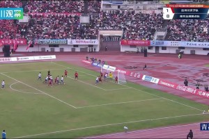 这有点。。中甲佛山南狮门将2分钟内连续接高空球失误，最终送礼