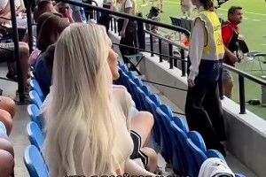 金发大长简直像个洋娃娃，是谁在看台上发现了美人~