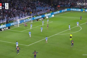 拉师傅长传到禁区，莱万门前垫射破门达成双响