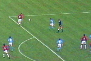 令人难忘！范巴斯滕在客场对阵那不勒斯时打进四球