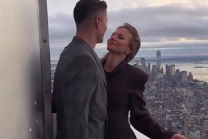 莱万与妻子在纽约帝国大厦，参加波兰独立日庆祝活动