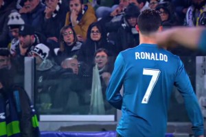 对手也由衷的鼓掌！当年C罗这记倒钩，征服了现场的所有人！