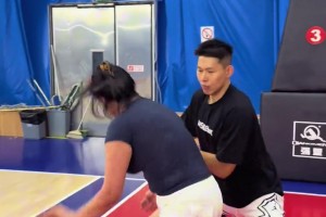 这是中国男篮的新星啊！15岁2米07 有运球也有投篮有协调性