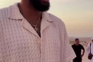 太逗了！采访尼克斯球员：最不想跟哪个队友困在沙漠里？