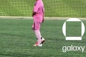 国外网友：梅西三儿子就是活生生的右脚他爹