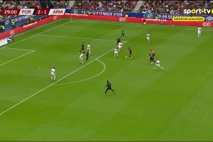 超级巨大失误！亚美尼亚后场回传失误，贡萨洛·拉莫斯笑纳大礼