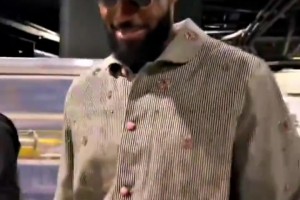 老詹谈首秀：能赢比赛总是很成功的，很幸运能够做我喜欢做的事！