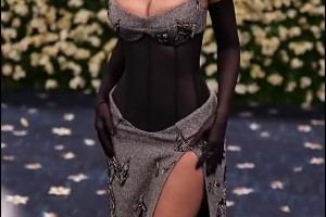 凯莉·詹娜这身材姿色怎么没找个NBA男友？不比姐姐差啊